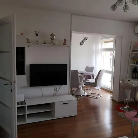 Apartment Leda *