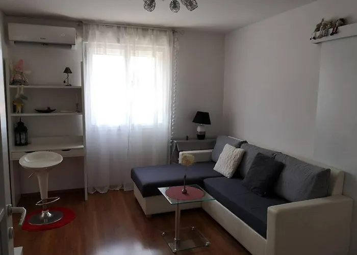 Apartman Leda *