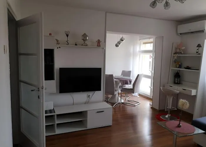 Apartman Leda *
