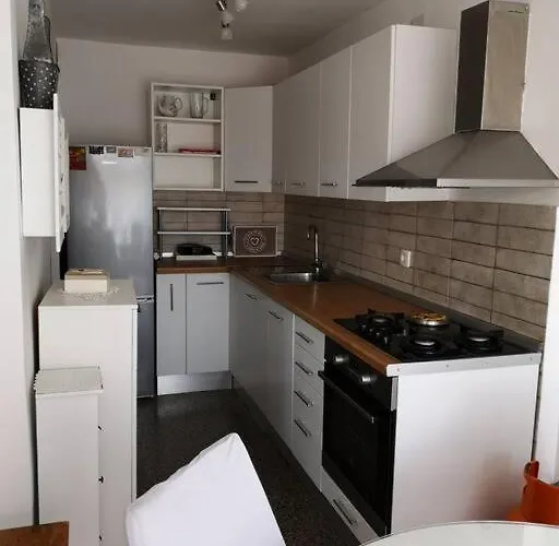 Apartment Leda *